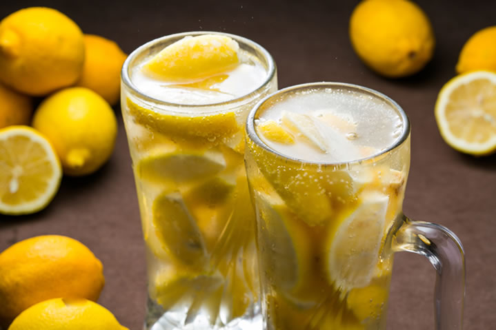 凍結レモンサワーと氷結レモンハイボール